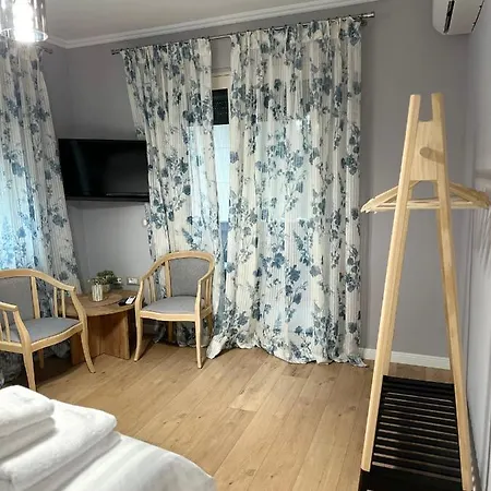 Eja 1 *