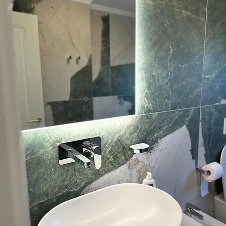 Eja 1 Apartment *